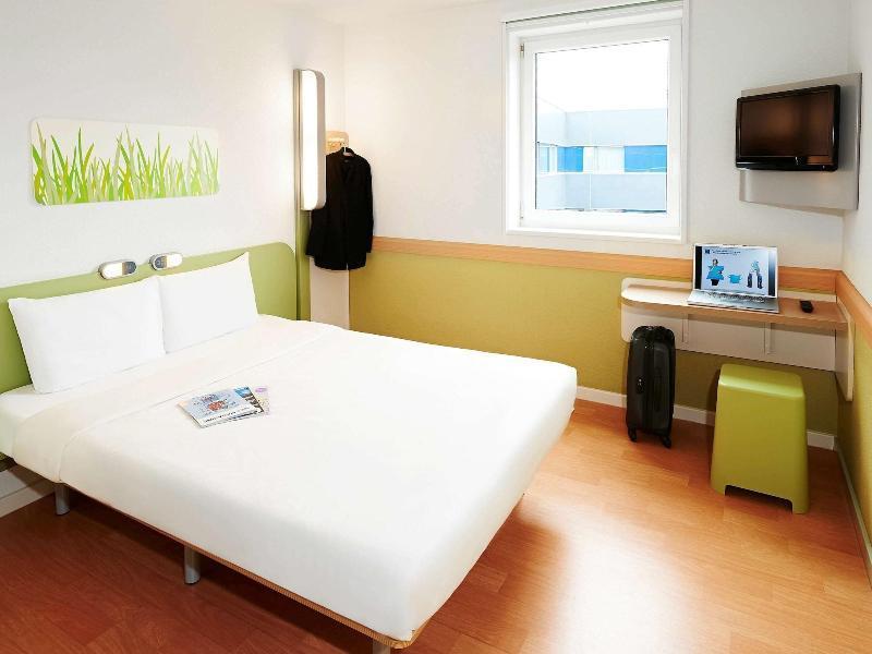 Ibis Budget Versailles Trappes Exterior foto