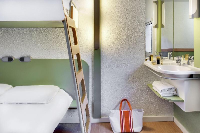 Ibis Budget Versailles Trappes Exterior foto